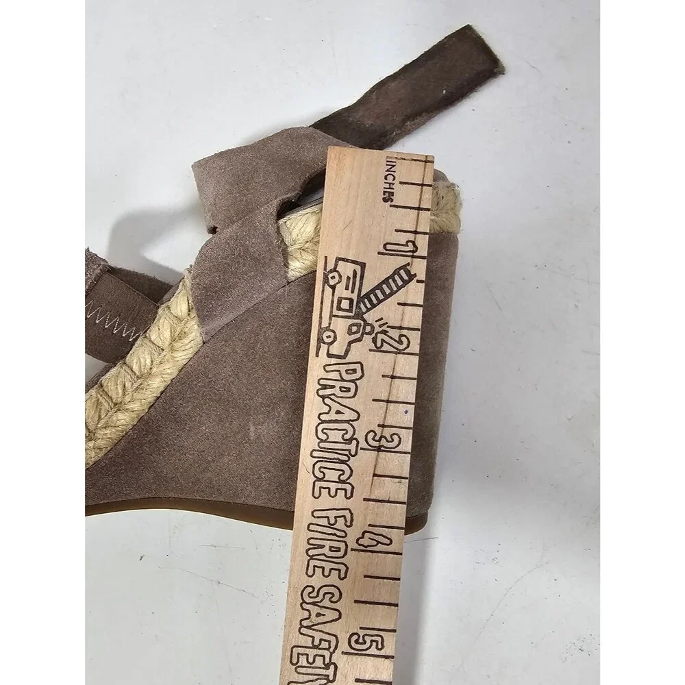 Vince Camuto wedges maintained sandals
